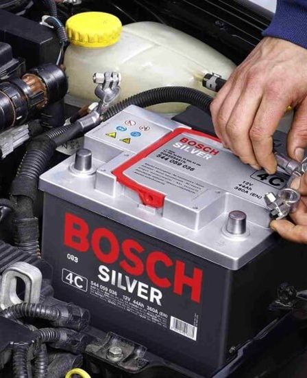 tips menjaga baterai mobil ketika lama diparkir